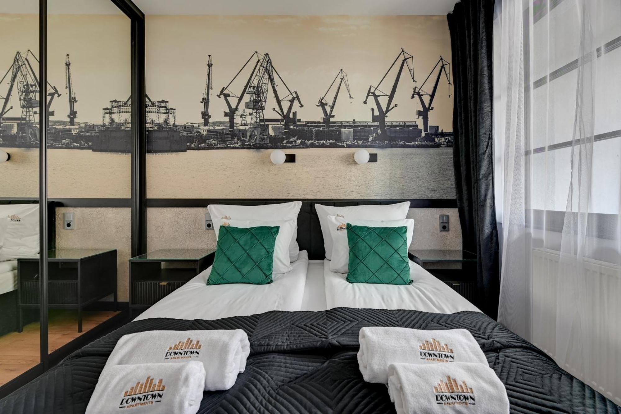Doki Living - Foodhall & Parking By Downtown Apartments Гданськ Екстер'єр фото
